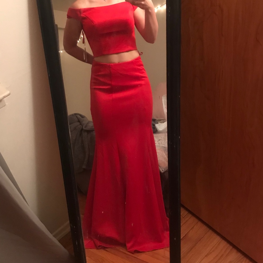 SIMPLE BEAUTIFUL PROM DRESS!